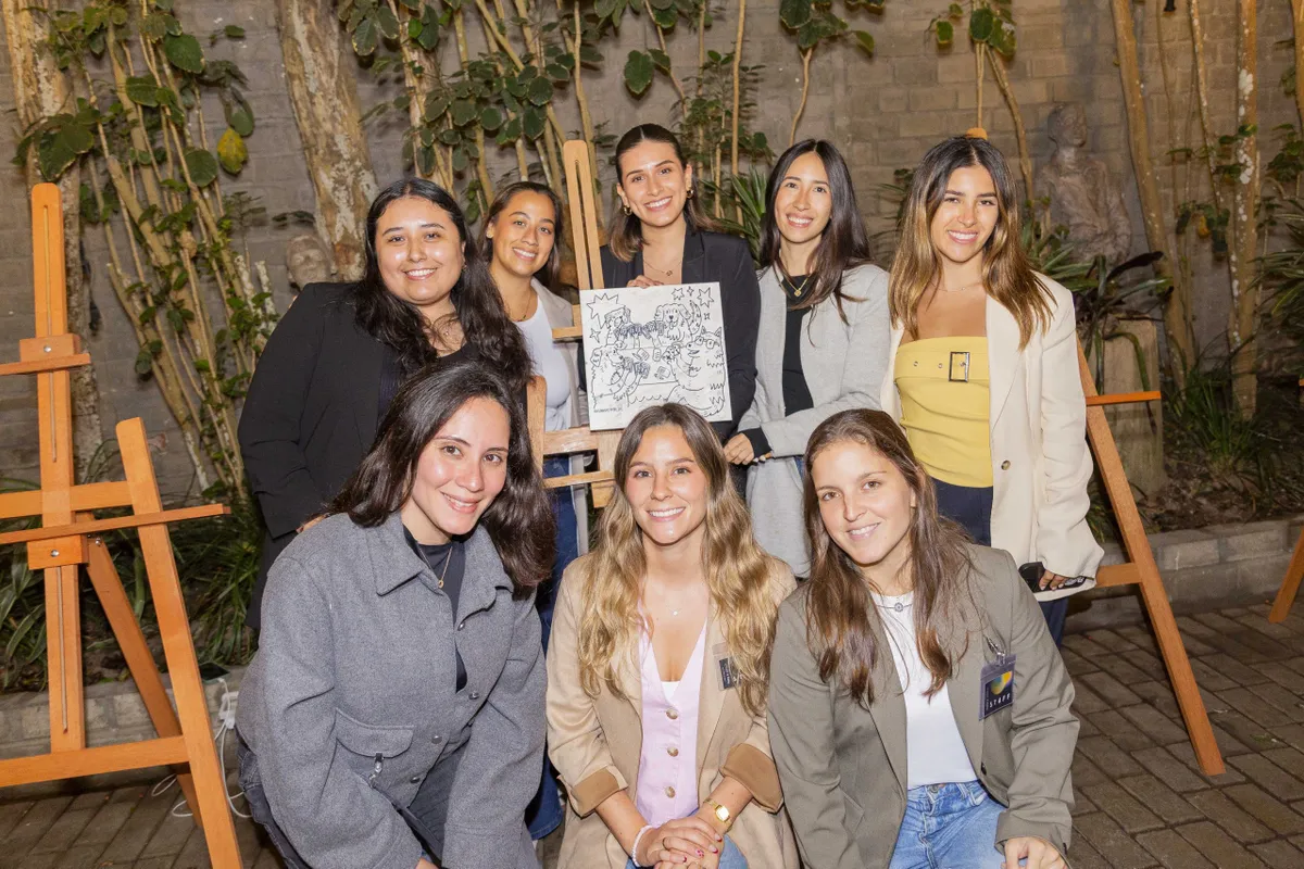 Dentitoy celebra su aniversario con una subasta benéfica que une arte, reciclaje y ayuda a perritos rescatados