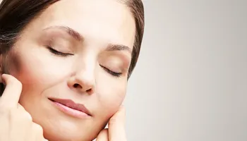 Rutina de Cuidado de la Piel para el Invierno: Tips para mantener una piel radiante y saludable en climas fríos.