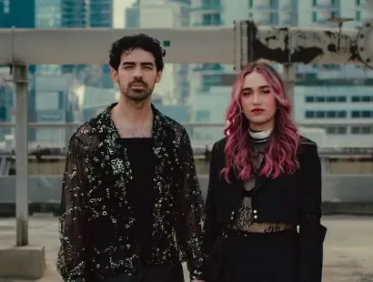 Ela Taubert y Joe Jonas Estrenan el Video Oficial del Remix de “¿Cómo Pasó?”