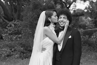 Selena Gomez comparte imágenes inéditas de su boda