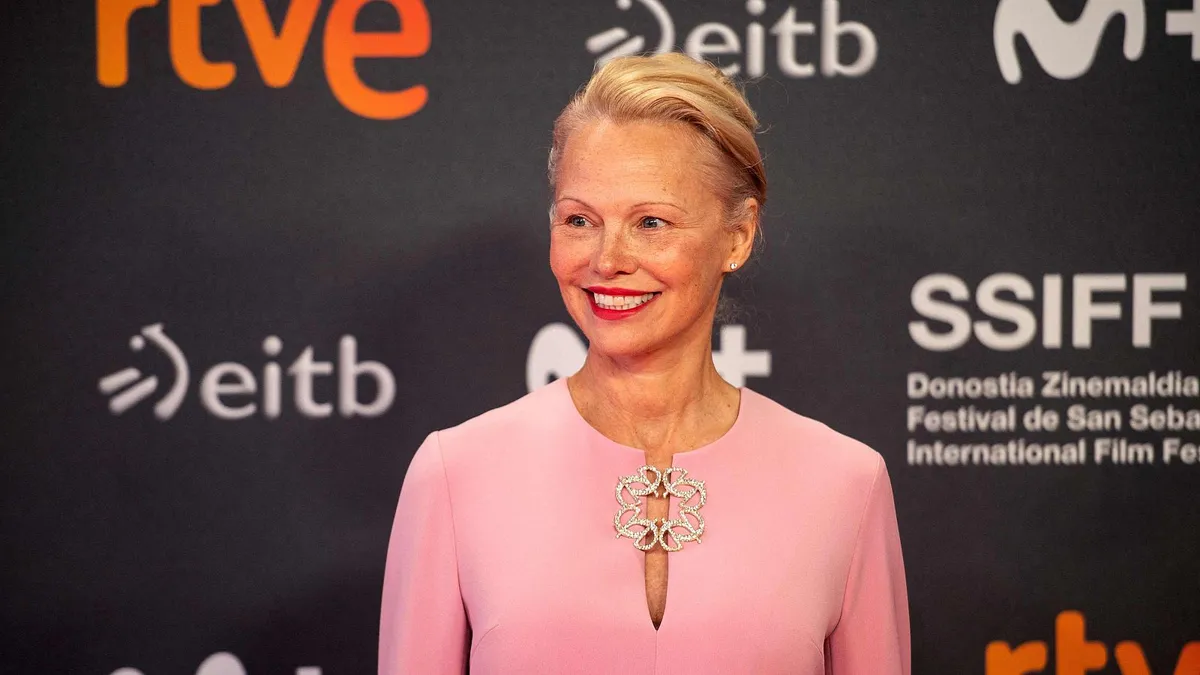 Pamela Anderson deslumbra en el Festival de San Sebastián con su regreso a la gran pantalla