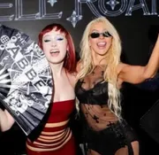 Chappell Roan y Charli XCX protagonizan una noche de música y estrellas en West Hollywood
