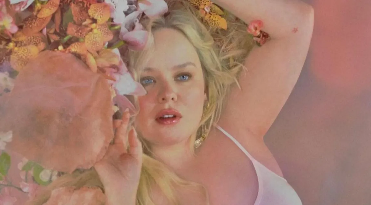 NICOLA COUGHLAN X Skims: Una colaboración en favor al body positive 