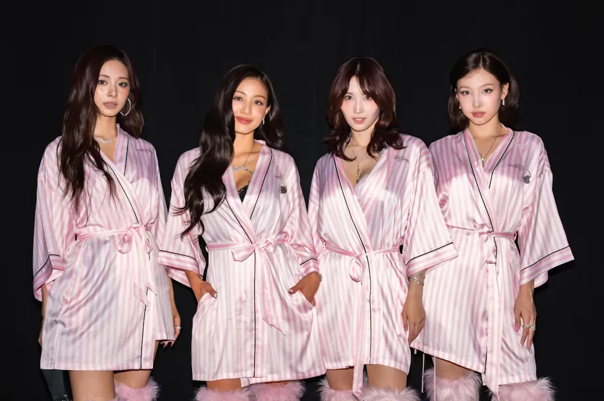 TWICE hace historia como primer grupo femenino de K-Pop en el Victoria’s Secret Fashion Show 2025