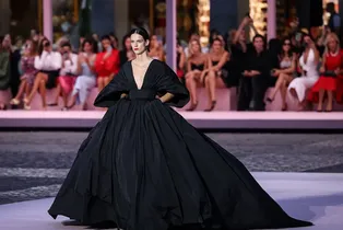 Carolina Herrera lleva la moda a la Plaza Mayor de Madrid