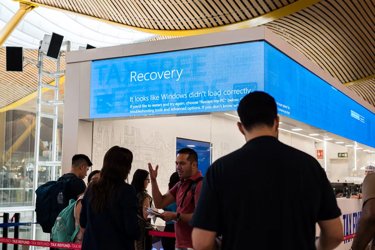 Fallo global en sistemas de Microsoft genera retrasos en Aeropuerto Internacional Jorge Chávez.