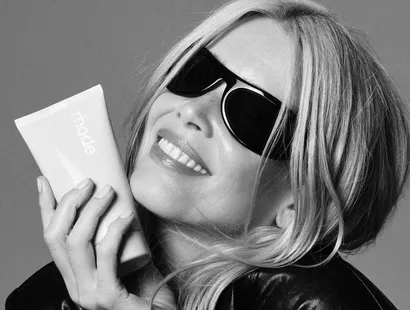 Claudia Schiffer se une a Rhode como embajadora de la marca