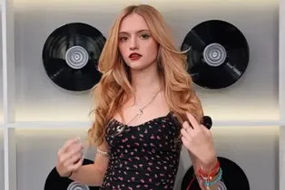 Lucía Casani lanza “Para mí”, su primer single tras Operación Triunfo 2025