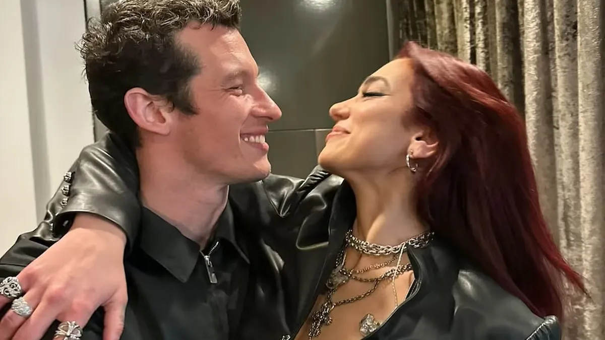 Dua Lipa confirma su compromiso con Callum Turner