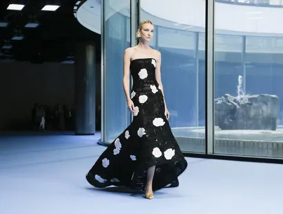 Carolina Herrera deslumbra en la Semana de la Moda de Nueva York con su colección Primavera/Verano 2025