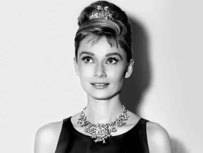 Lily Collins dará vida a Audrey Hepburn en una nueva película sobre Breakfast at Tiffany’s