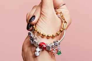 PANDORA lanza “Charm Stories”, una campaña que celebra las historias detrás de cada joya