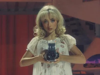 Sabrina Carpenter sorprende esta Navidad con un estreno especial en streaming