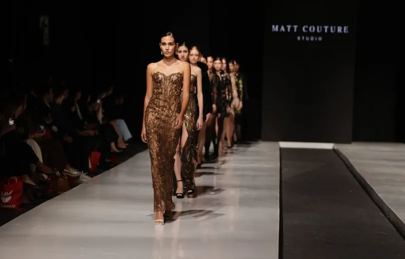 “París la Nuit”: Matt Couture presenta un oda a la vida nocturna con su colección Otoño-Invierno 2025