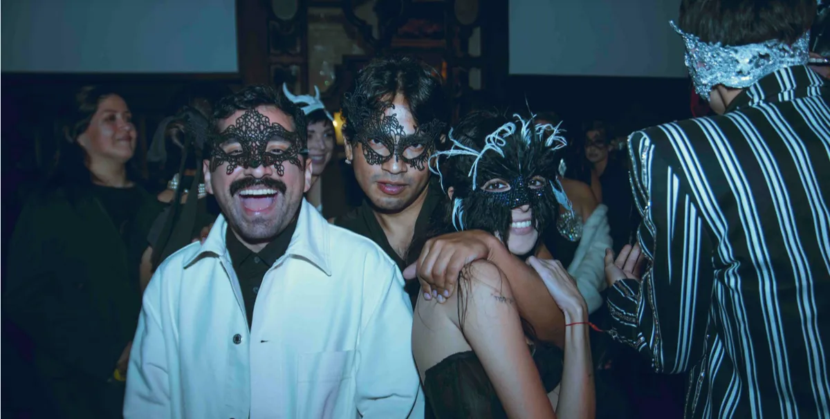 Genaro Rivas celebra su cumpleaños con una deslumbrante Masquerade Gala en el Centro de Lima