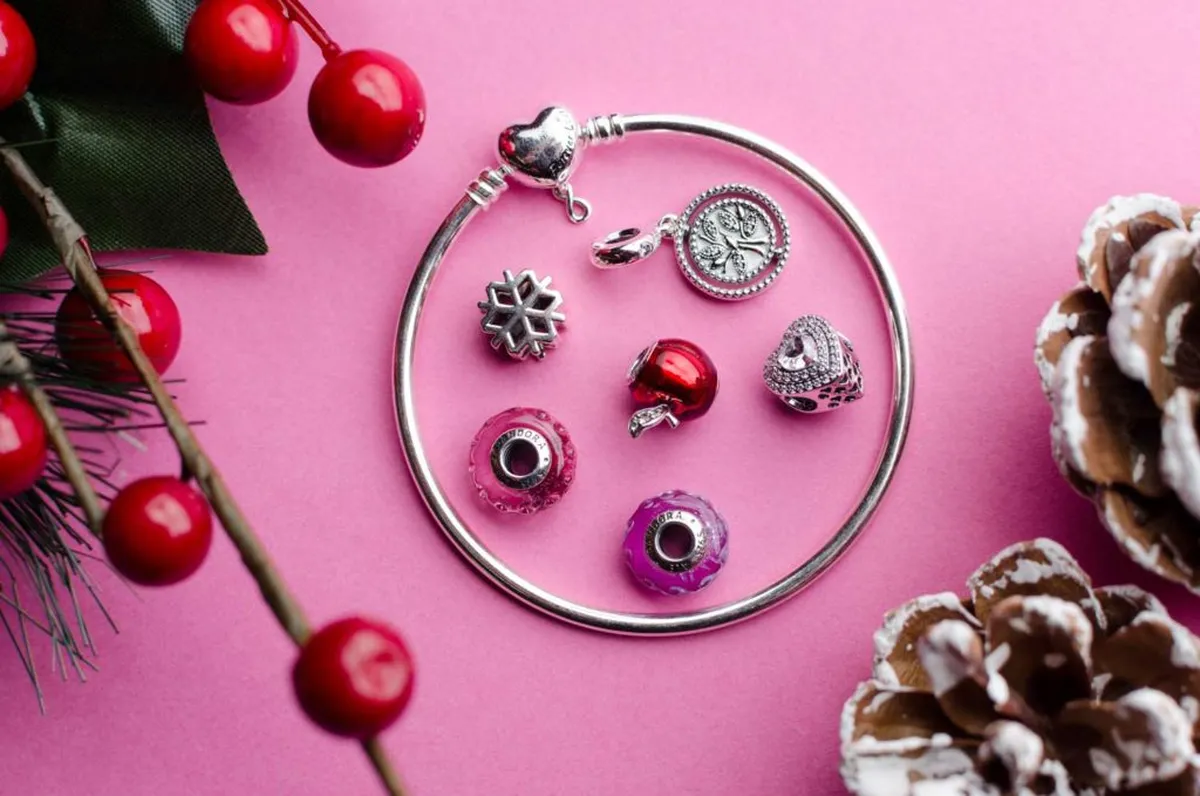 Regalos que cuentan historias: la propuesta navideña de Pandora