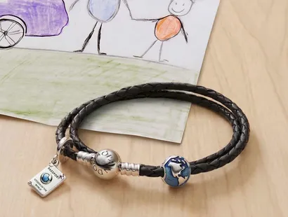 Regalos para el Día del Padre: Pandora presenta joyas inspiradas en los viajes y el fútbol