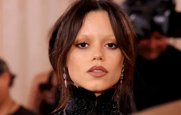 Jenna Ortega genera preocupación entre sus seguidores por su cambio físico