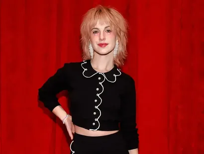 Hayley Williams sorprende al lanzar 17 canciones nuevas de forma independiente