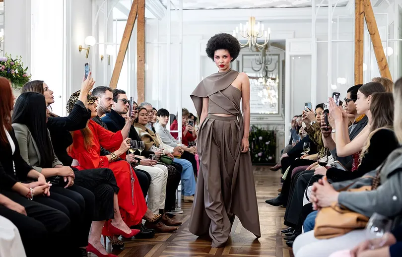 La moda latinoamericana deslumbra en Madrid con sabor, color y tradición