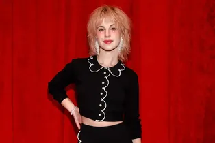 Hayley Williams sorprende al lanzar 17 canciones nuevas de forma independiente