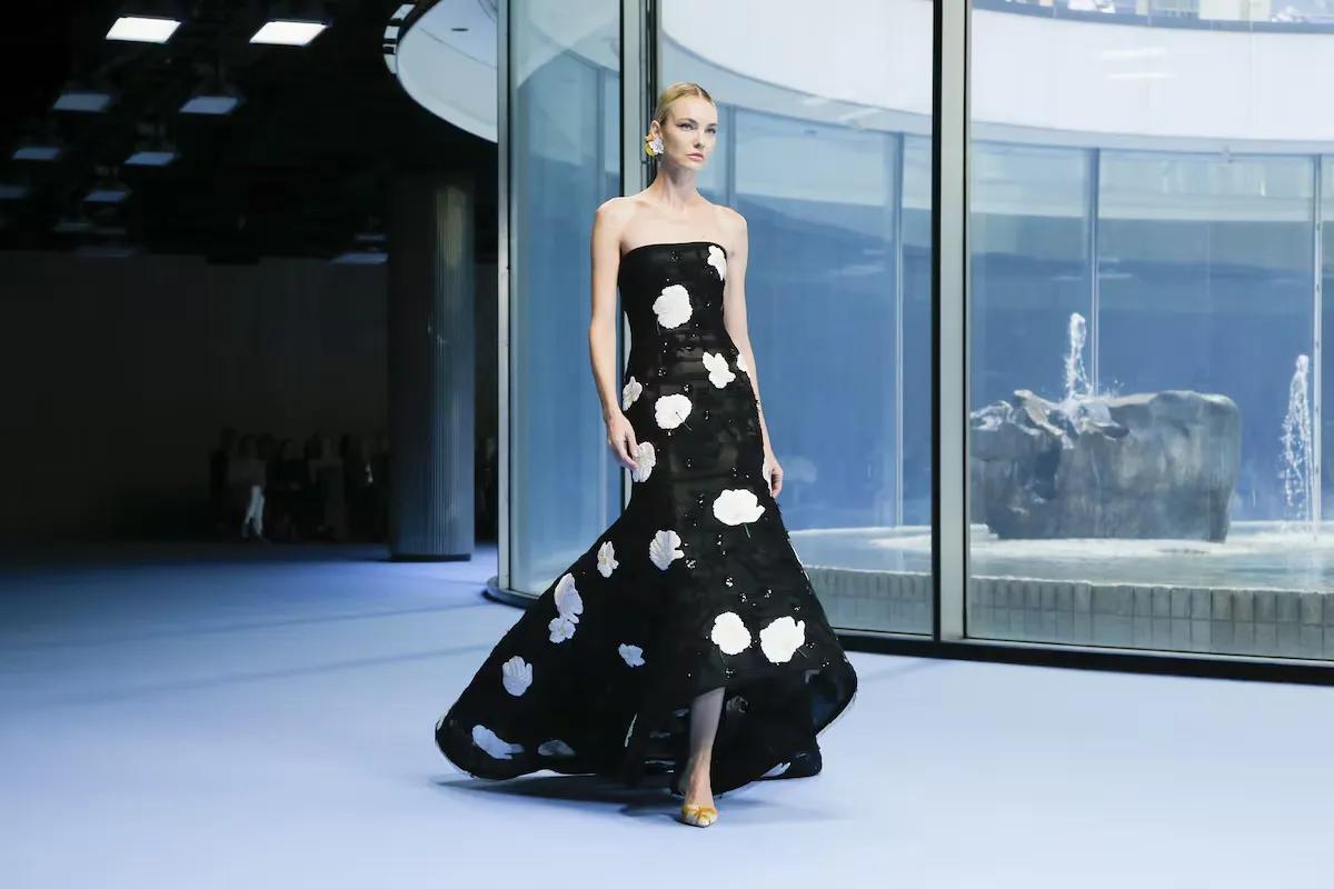 Carolina Herrera deslumbra en la Semana de la Moda de Nueva York con su colección Primavera/Verano 2025