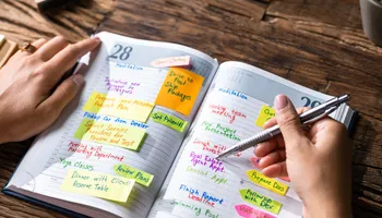 La Agenda: El Mejor Aliado de la Mujer Latina Trabajadora