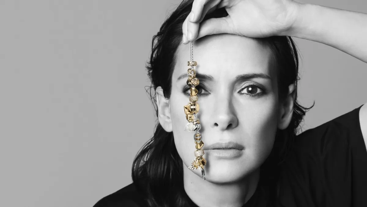 Winona Ryder, la nueva imagen de la campaña BE LOVE de Pandora