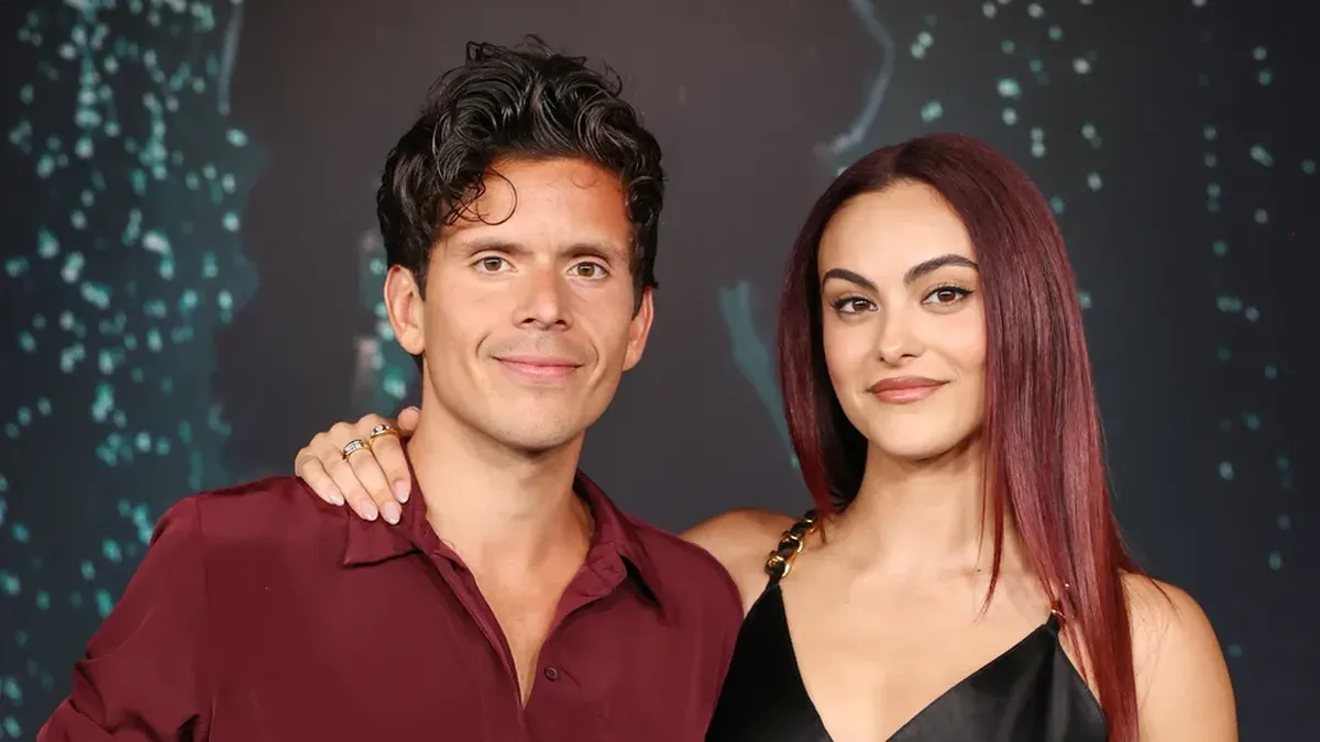 Camila Mendes y Rudy Mancuso se comprometen tras tres años de relación