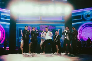 Crocs celebra el Croctober al ritmo de la cumbia junto a Los Hermanos Yaipén