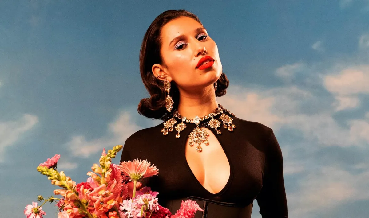 RAYE: La estrella británica que está conquistando la música global