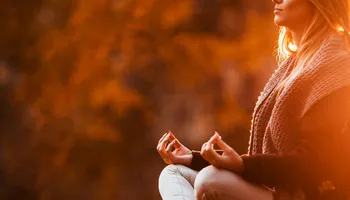 Meditación y mindfulness: Técnicas para reducir el estrés y mejorar tu bienestar mental en invierno.