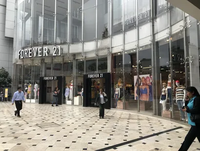 Forever 21 sigue cerrando tiendas ¿Se acerca el final de la cadena de fast fashion?