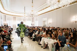 Talento emergente deslumbra en la pasarela Fashioners of the World 2025 del IED Barcelona