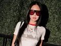 Jennie Kim deslumbra en el Revolve Festival 2026 con joyería personalizada y marca tendencia