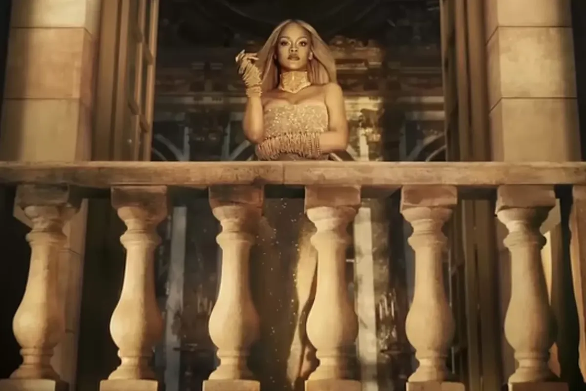 Rihanna conquista Versailles como la nueva imagen de J’adore de Dior