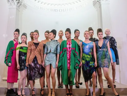 Genaro Rivas brilla en la London Fashion Week con su colección sostenible “Marvel Hill”