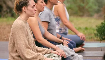 Los Beneficios del Yoga para la Mujer de Hoy