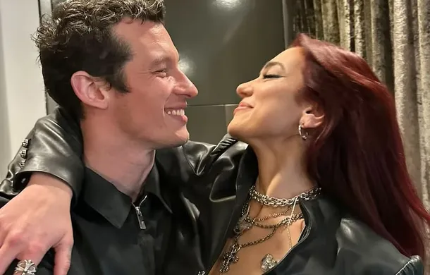 Dua Lipa confirma su compromiso con Callum Turner