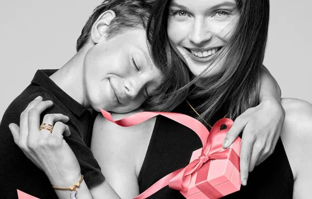 Pandora celebra a las madres con una campaña que redefine la maternidad
