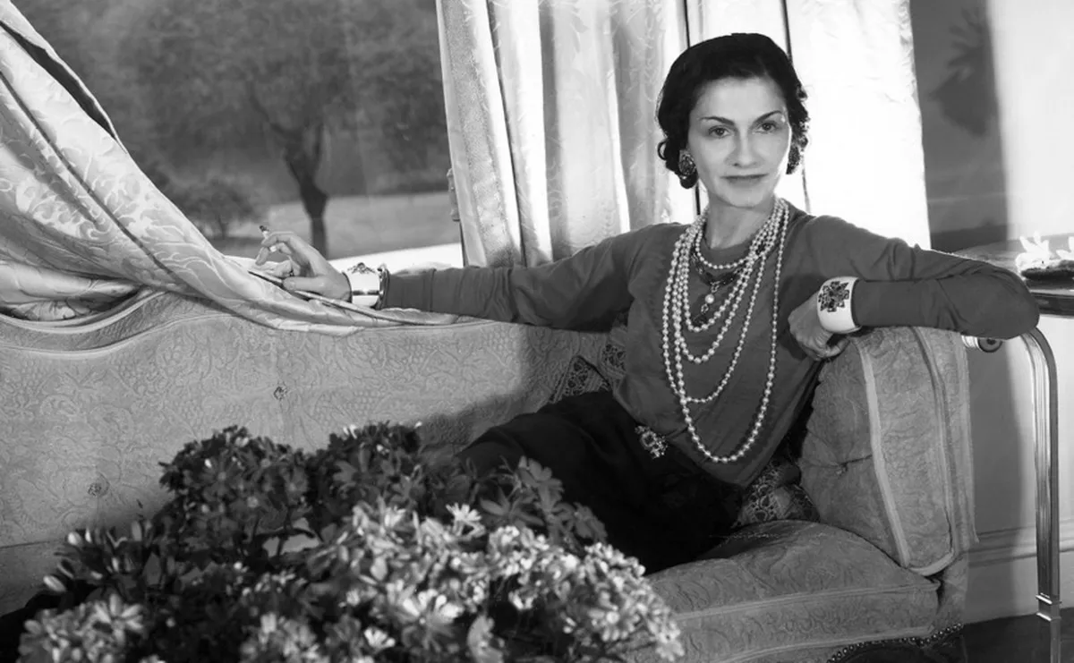 El documental de “Coco Chanel: Unbuttoned” llega a Latinoamérica
