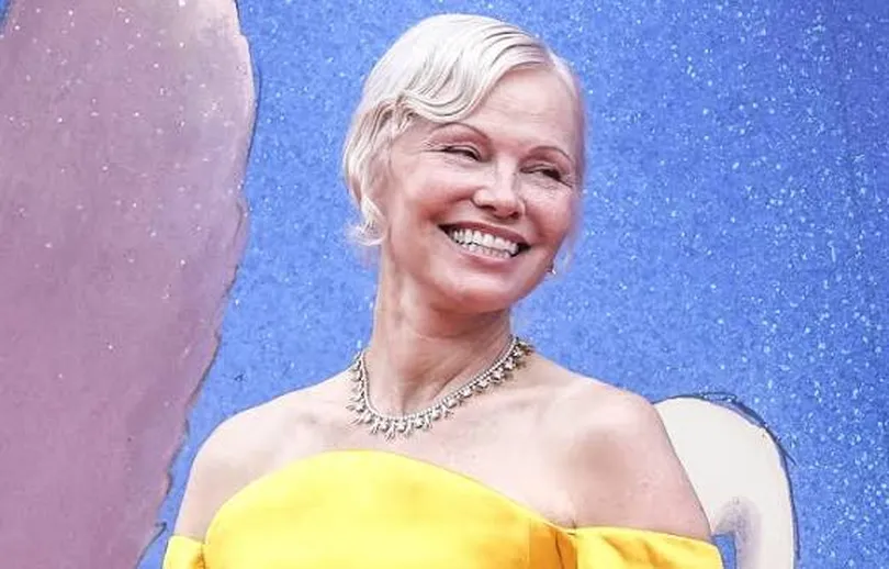 Pamela Anderson lleva joyería Pandora con diamantes creados en laboratorio en Venecia