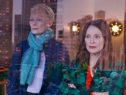 “The Room Next Door”: Pedro Almodóvar presenta su primer filme en inglés con una emotiva historia de vida y muerte