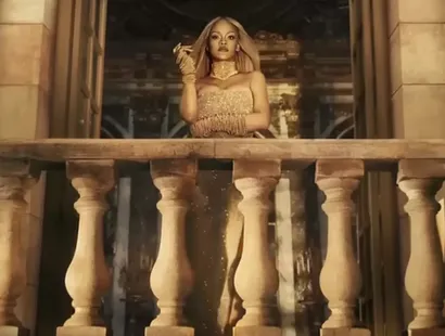 Rihanna conquista Versailles como la nueva imagen de J’adore de Dior