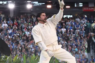 Bad Bunny sorprende con un look completamente de Zara en el show de medio tiempo de la Super Bowl 2026