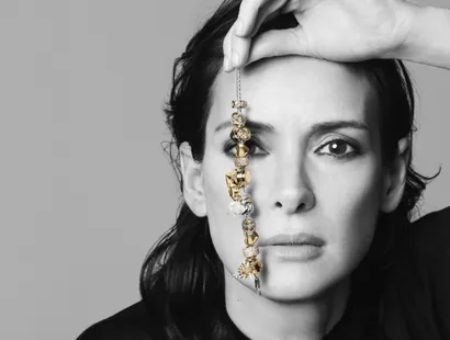 Winona Ryder, la nueva imagen de la campaña BE LOVE de Pandora