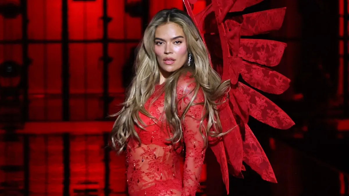 Karol G deslumbra en el Victoria’s Secret Fashion Show 2025 en Nueva York