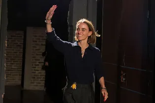 Kika Vargas reafirma su lugar en la moda latinoamericana con una propuesta que fusiona arte y feminidad