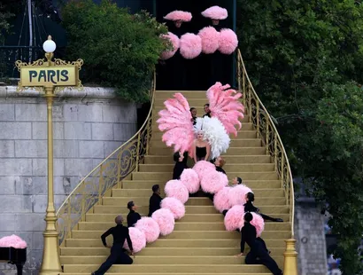 Lady Gaga celebra la Belle Époque en su presentación dentro de París 2024
