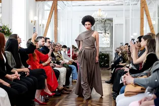 La moda latinoamericana deslumbra en Madrid con sabor, color y tradición